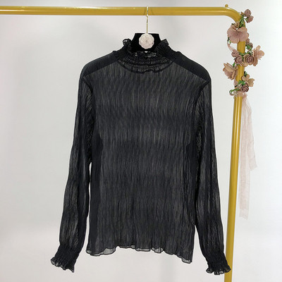 Φαρδύ γυναικεία μπλούζα με ελαστικό κολάρο σε άσπρο και μαύρο χρώμα