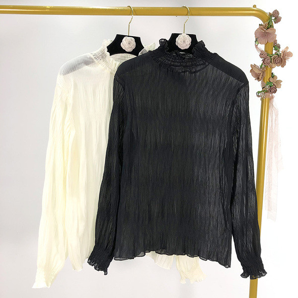 Φαρδύ γυναικεία μπλούζα με ελαστικό κολάρο σε άσπρο και μαύρο χρώμα