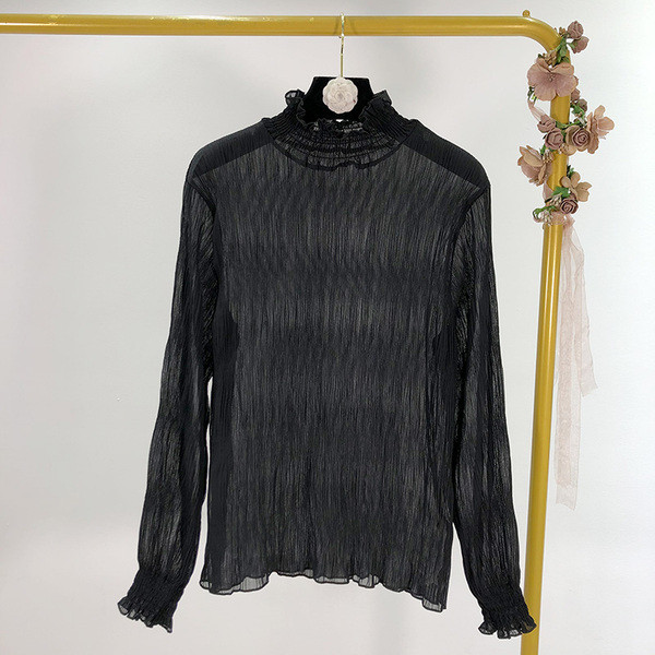 Φαρδύ γυναικεία μπλούζα με ελαστικό κολάρο σε άσπρο και μαύρο χρώμα