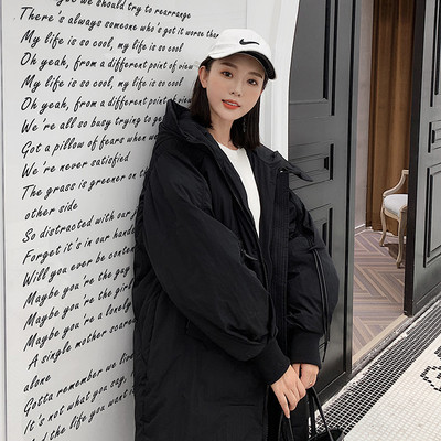 Női téli kabát kapucnival és derékkötővel - hosszú modell fehér és fekete színben