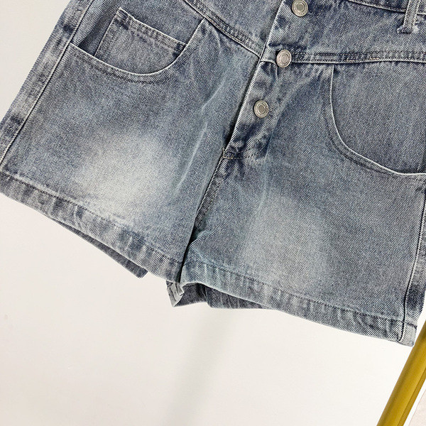 Rövid nyári farmer, magas derékkal és gombokkal, kék színben