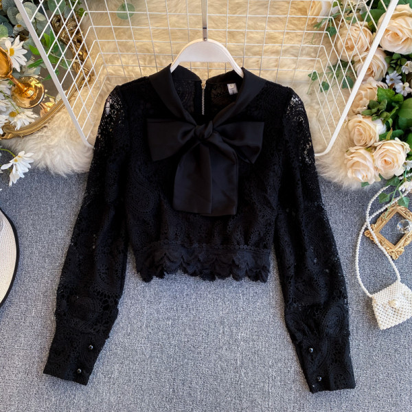 Női csipkeblúz fehér és fekete színben, szalaggal és cipzárral