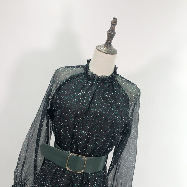 Modern női hosszú ruha övvel és tüll ujjú fekete színben