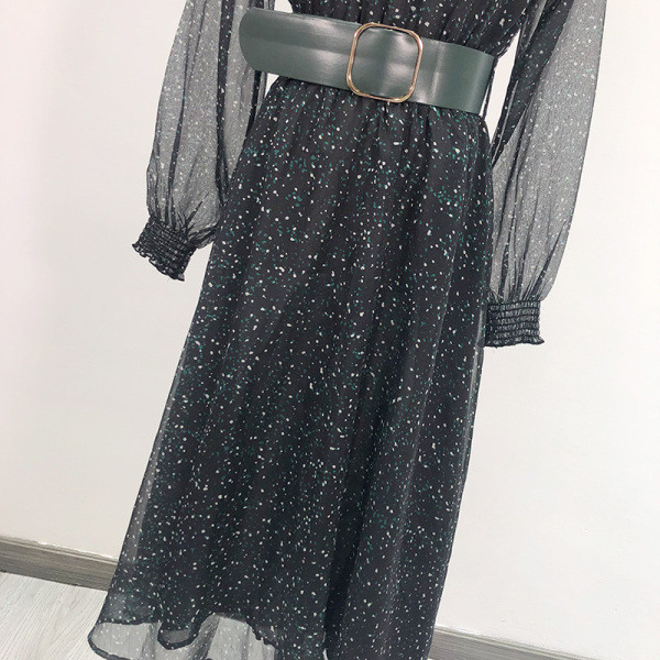 Modern női hosszú ruha övvel és tüll ujjú fekete színben