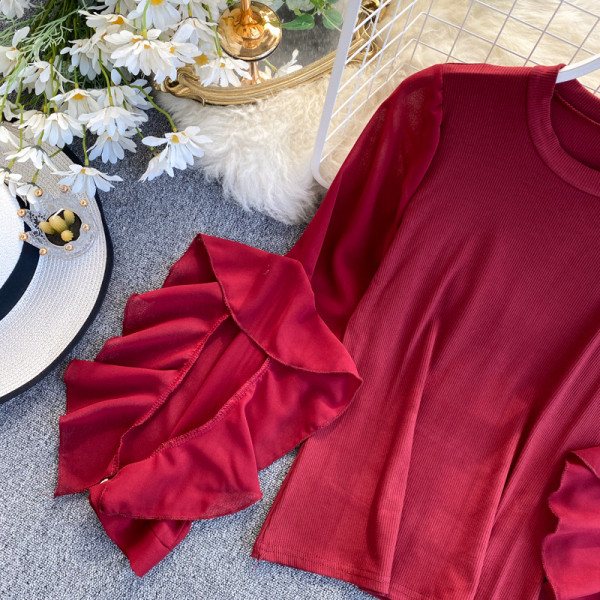 Piros, fehér, zöld és fekete női blúz kerek nyakkivágással és fürtökkel