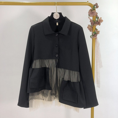 Модерно дамско сако в черен цвят с копчета и елементи от тюл 