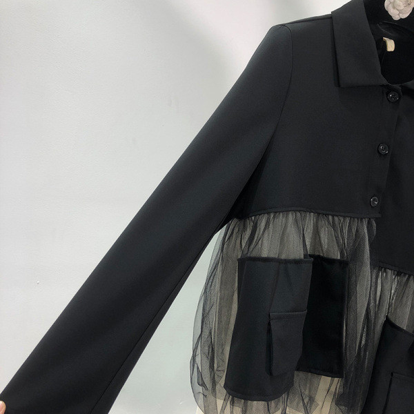 Geaca de dama moderna in negru cu nasturi si elemente din tul