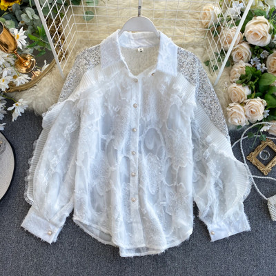 Modern női ing fehér és fekete színben, klasszikus gallérral és flitterekkel