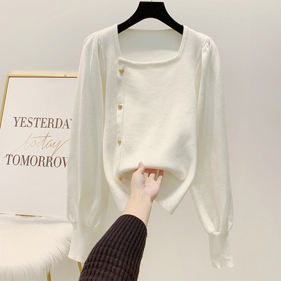 Modern női pulóver négyzet alakú nyakkivágással és gombokkal több színben