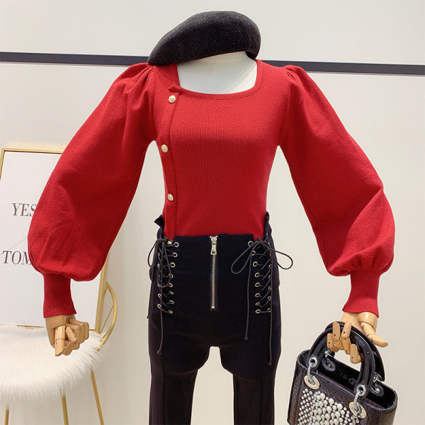 Modern női pulóver négyzet alakú nyakkivágással és gombokkal több színben