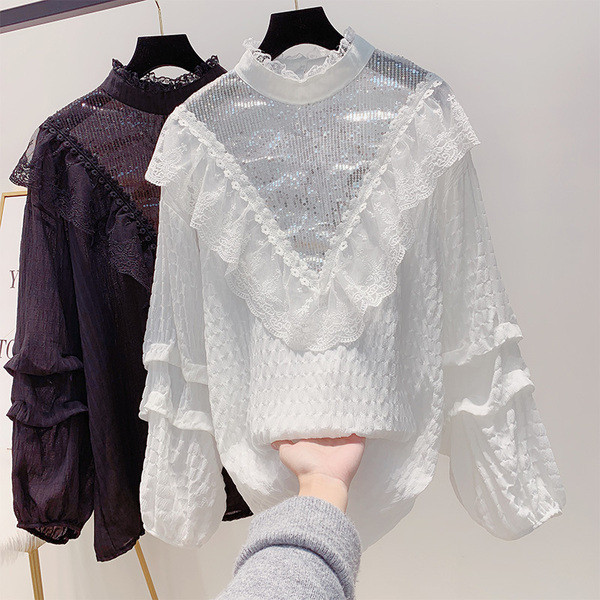 Μοντέρνο γυναικείο πουκάμισο με ψηλό γιακά και μακρύ μανίκια σε λευκό και μαύρο χρώμα