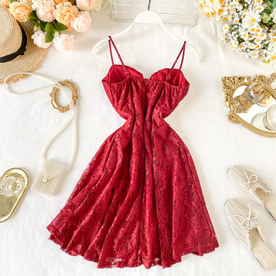 Γυναικείο φόρεμα από δαντέλα σε πέντε χρώματα με λεπτές λουρίδες και V-neck