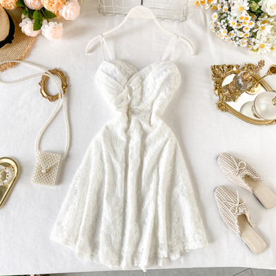 Γυναικείο φόρεμα από δαντέλα σε πέντε χρώματα με λεπτές λουρίδες και V-neck