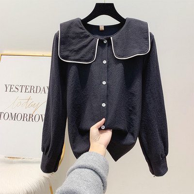 Cămașă modernă de damă cu nasturi în patru culori și decolteu oval