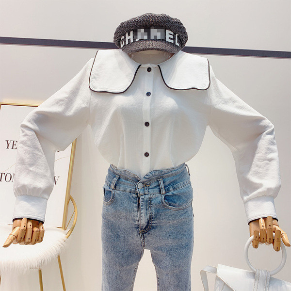 Cămașă modernă de damă cu nasturi în patru culori și decolteu oval