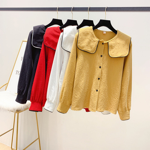 Cămașă modernă de damă cu nasturi în patru culori și decolteu oval