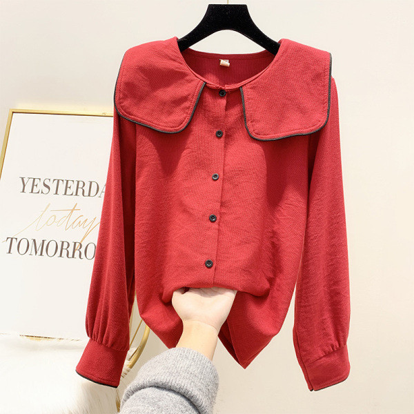 Cămașă modernă de damă cu nasturi în patru culori și decolteu oval