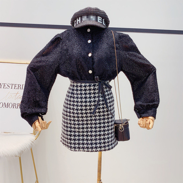 Modern női ing gombokkal és széles ujjú fehér, bézs és fekete színben