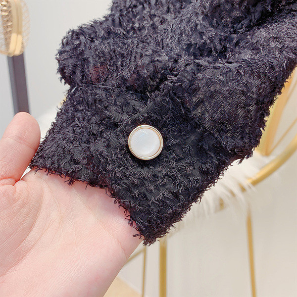 Modern női ing gombokkal és széles ujjú fehér, bézs és fekete színben