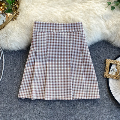 Σύντομη γυναικεία φούστα σε ρετρό στιλ σε καφέ και μπεζ χρώμα με υψηλή μέση