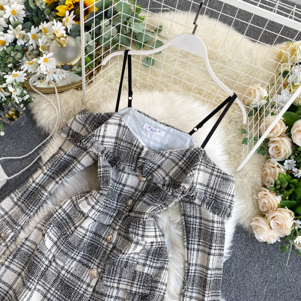 Retro stílusú kockás női ruha gombokkal és hosszú ujjal