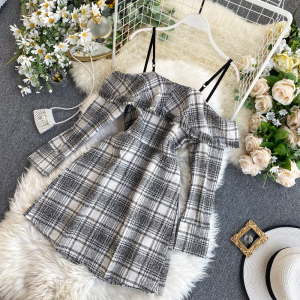 Retro stílusú kockás női ruha gombokkal és hosszú ujjal