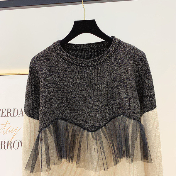 Modern női pulóver ovális nyakkivágással és tüllel piros és fekete színben