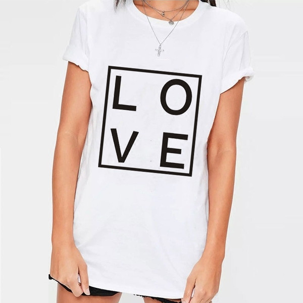 Γυναικείο καθημερινό μπλουζάκι με επιγραφή και στρογγυλό ντεκολτέ σε άσπρο χρώμα