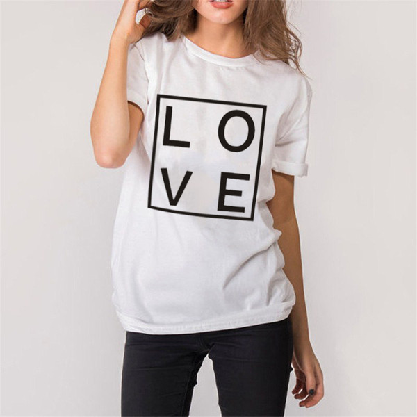 Γυναικείο καθημερινό μπλουζάκι με επιγραφή και στρογγυλό ντεκολτέ σε άσπρο χρώμα