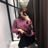 Σύντομο πουλόβερ με κολάρο και  βολάν σε μοβ χρώμα με πέρλες