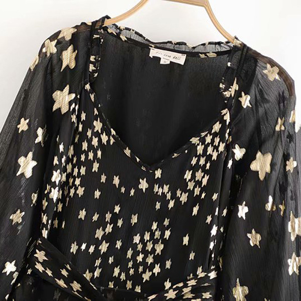 Rochie scurta din tul cu bucle si cravate in talie de culoare neagra cu aplicatie