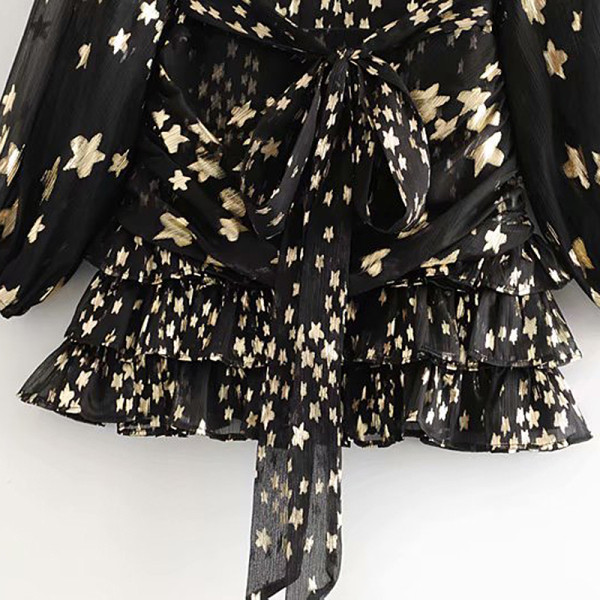 Rochie scurta din tul cu bucle si cravate in talie de culoare neagra cu aplicatie