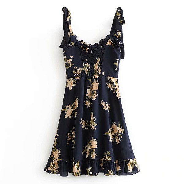 Rövid szabású ruha fürtökkel és vékony pántokkal kék színben, virágmintával