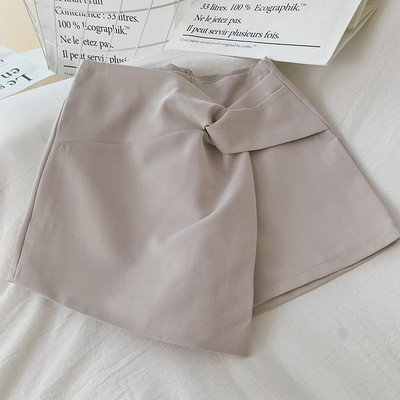 Modern női szoknya-nadrág fekete, bézs és barna színben, magas derékkal