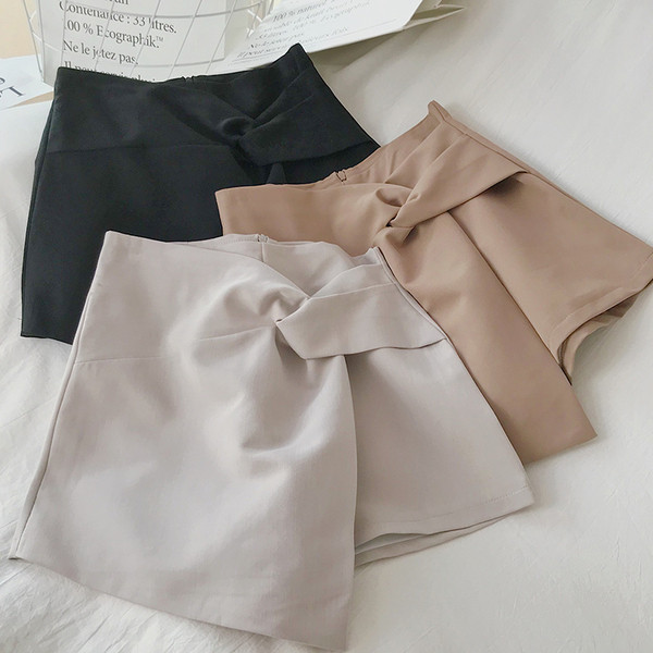 Modern női szoknya-nadrág fekete, bézs és barna színben, magas derékkal