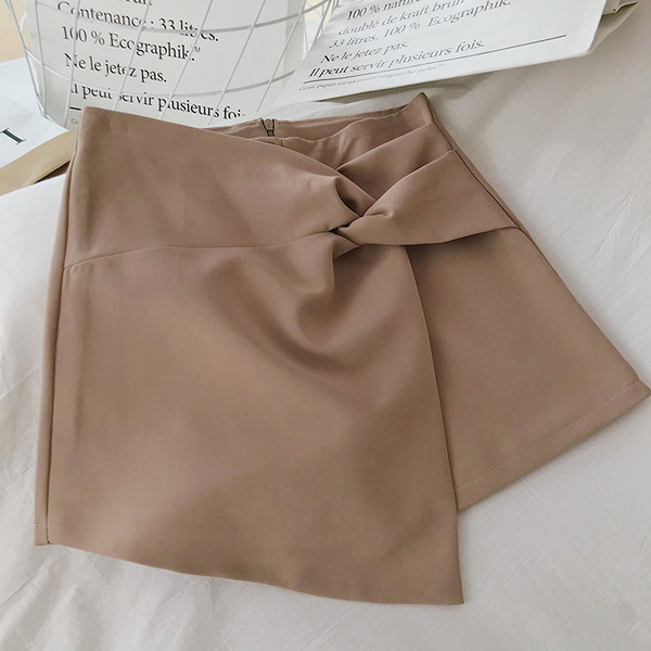 Modern női szoknya-nadrág fekete, bézs és barna színben, magas derékkal