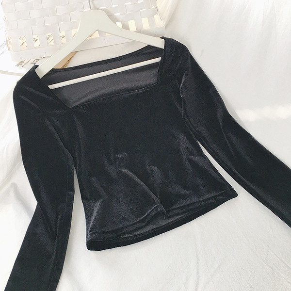 Női bársony blúz lila és fekete színben, négyzet alakú nyakkivágással