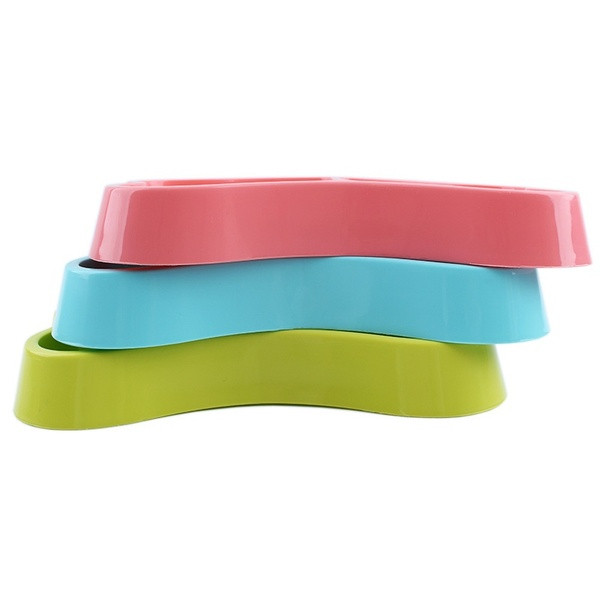 Kutyatál két rekesszel étel és víz tárolására, csont alakú rózsaszín, kék és zöld színben