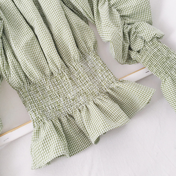 Modern női blúz sárga, fekete és zöld színben, magas gallérral