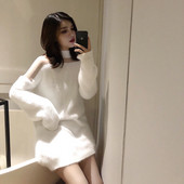 Rochie modernă de puf de damă cu mâneci lungi și tul în alb și negru