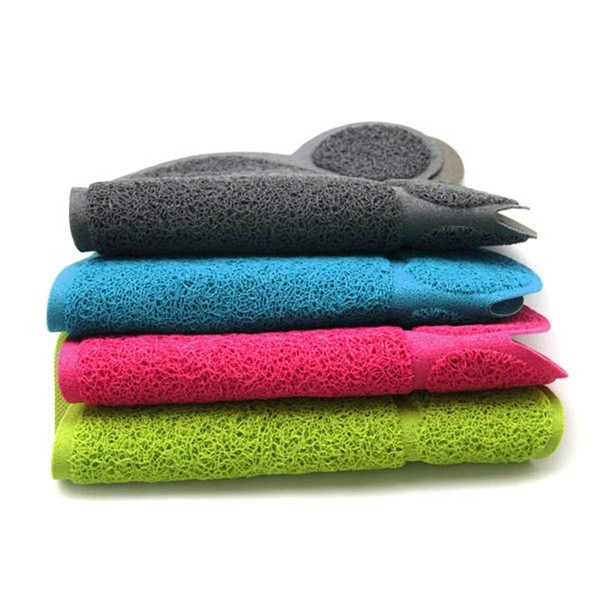 Csúszásgátló szőnyeg mancs alakú kisállattálak elhelyezéséhez kék, rózsaszín, zöld, szürke és piros színben