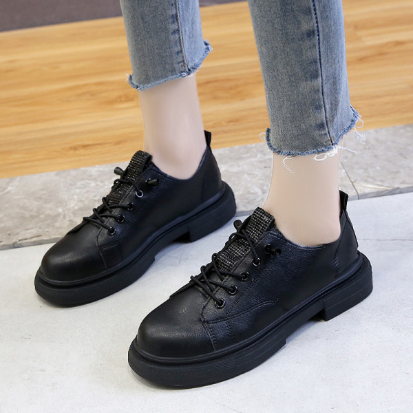 Női alkalmi cipő eko bőrből fekete-fehér színben