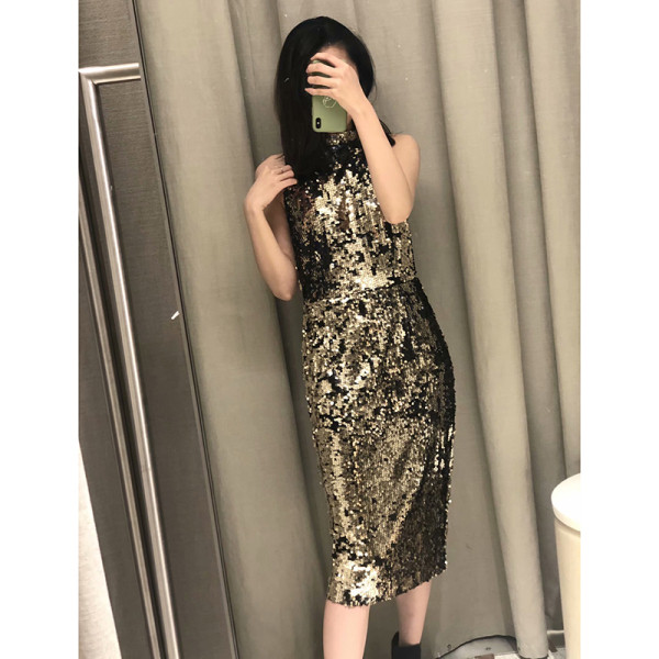 Női testhezálló hosszú ujjatlan ruha ezüst színben, flitterekkel