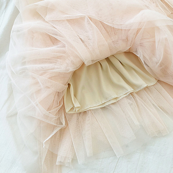 Női szoknya fekete, bézs és fehér színben gumírozott derékkal és tüllel