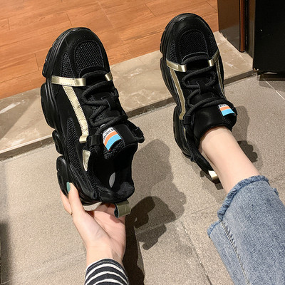 Öko bőrből készült, fekete-fehér női tornacipő új modellje