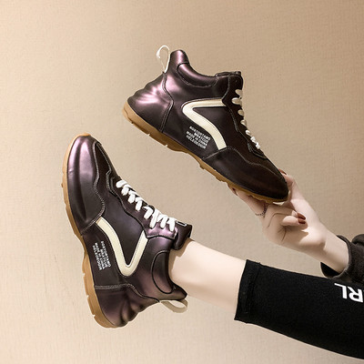 Model nou de adidasi de dama cu efect stralucitor in alb si mov