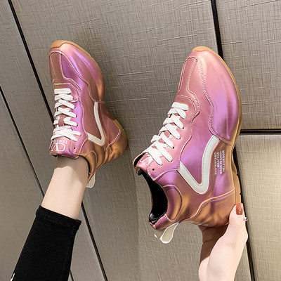 Model nou de adidasi de dama cu efect stralucitor in alb si mov