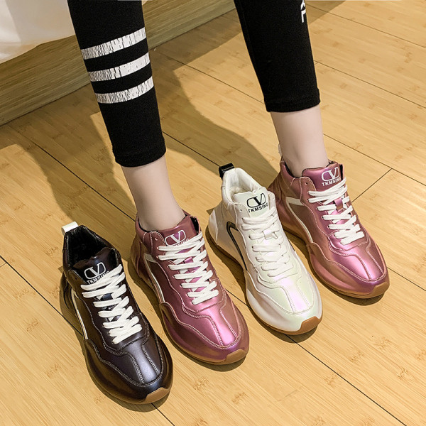 Model nou de adidasi de dama cu efect stralucitor in alb si mov