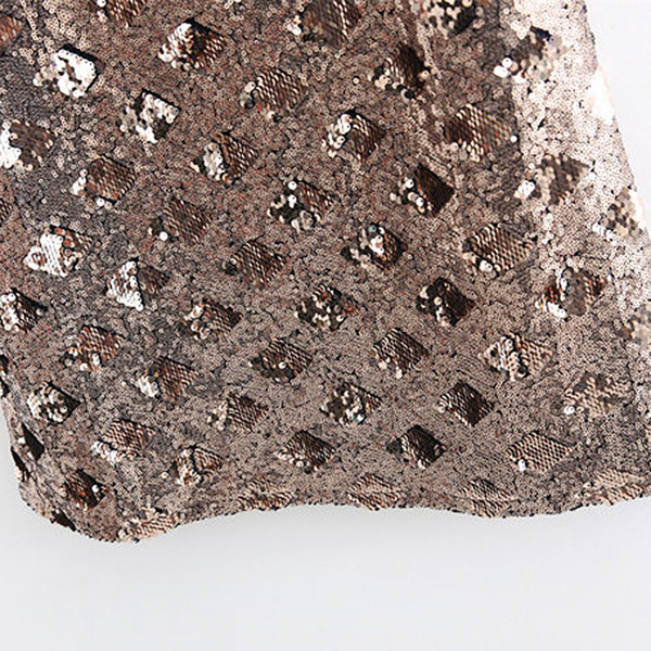 Modern rövid ujjatlan ruha ezüst színben, flitterekkel