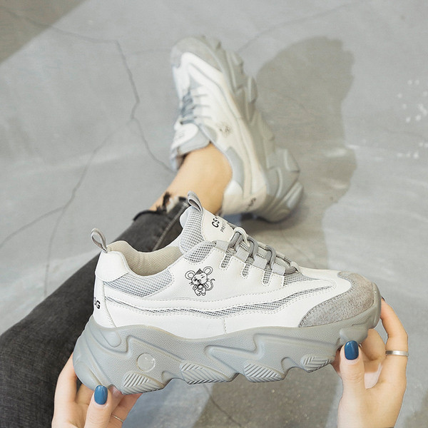 Női őszi tornacipő durva talppal, fehér és szürke színben